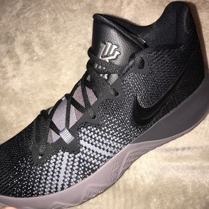 Kyrie flytraps